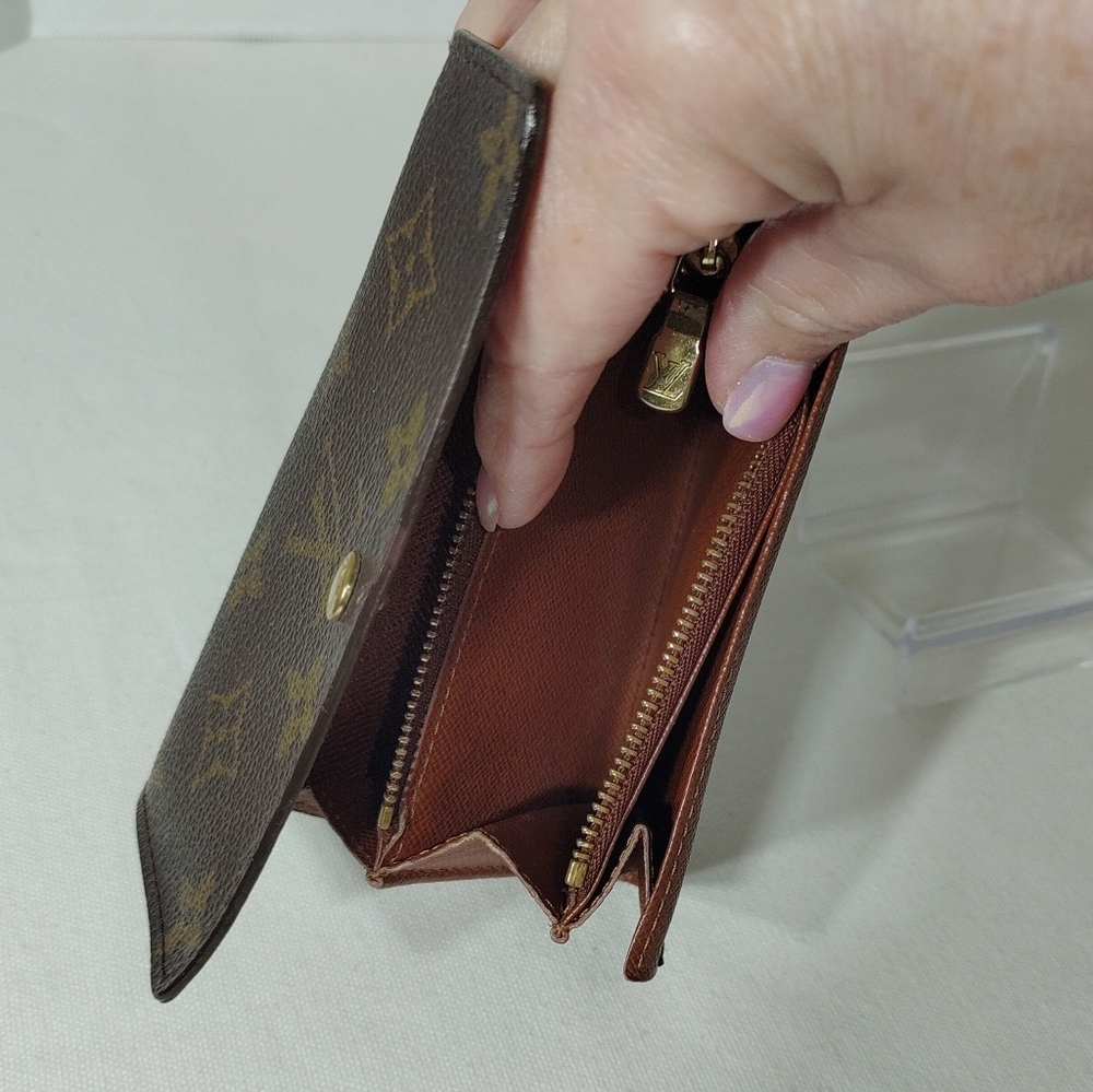 Louis Vuitton Compact Monogram Sarah Wallet - Picture 14 of 15